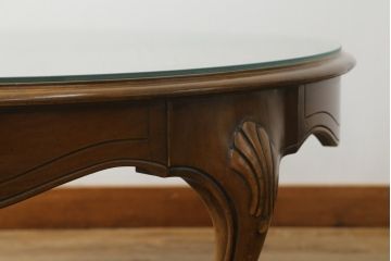 アメリカビンテージ　ガラス天板付き　凝った脚のデザインが目を引くセンターテーブル(ローテーブル、ラウンドテーブル、ヴィンテージ)(R-057394)