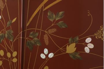 中古　最高級品　松創　秋草図　朱漆塗り　繊細な螺鈿細工が目を引く総桐箪笥(定価推定250万円以上)(ワードローブ、洋服タンス、桐たんす)(R-057397)