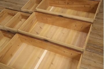 和製アンティーク　前面欅(ケヤキ)材・供縁　金具の立派な仙台箪笥(和箪笥、衣装たんす、時代箪笥、引き出し)(R-057399)