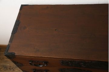 和製アンティーク　前面欅(ケヤキ)材・供縁　金具の立派な仙台箪笥(和箪笥、衣装たんす、時代箪笥、引き出し)(R-057399)