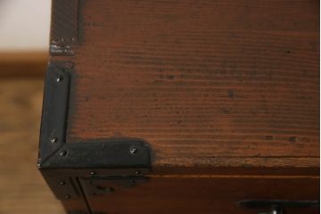 和製アンティーク　前面欅(ケヤキ)材・供縁　金具の立派な仙台箪笥(和箪笥、衣装たんす、時代箪笥、引き出し)(R-057399)