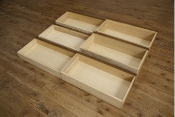 中古　美品　ナラ材　葉山ガーデン(Hayama Classic)　花柄と丸い取っ手がかわいらしいハイチェスト(縦型チェスト、引き出し)(R-057400)