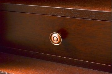 中古　神戸洋家具　メープル不二屋　高級感あふれるデザインが魅力的なサイドボード(定価約48万円)(収納棚、飾り棚、戸棚)(R-057402)