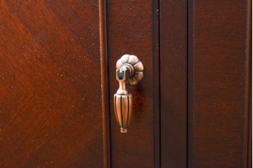中古　神戸洋家具　メープル不二屋　高級感あふれるデザインが魅力的なサイドボード(定価約48万円)(収納棚、飾り棚、戸棚)(R-057402)