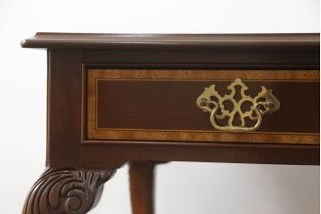 中古　美品　IDC大塚家具取り扱い　アメリカ　カウンシル(COUN CILL)　マホガニー材　エレガントなサイドテーブル(検索:キンデル、サァラ麻布)(ローテーブル、ナイトテーブル)(R-057404)