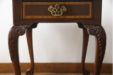 中古　美品　IDC大塚家具取り扱い　アメリカ　カウンシル(COUN CILL)　マホガニー材　エレガントなサイドテーブル(検索:キンデル、サァラ麻布)(ローテーブル、ナイトテーブル)(R-057404)