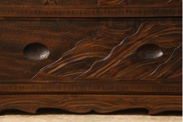 中古　美品　軽井沢彫り　力強さの中にも繊細な技術が垣間見えるサイドチェスト(和たんす、引き出し、衣装箪笥、整理箪笥)(R-057406)