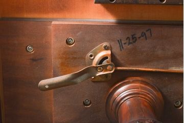 中古　美品　アメリカ高級家具　COUN CILL(カウンシル)　マホガニー材　高級感漂う佇まいが魅力のダイニングテーブル(カンセル、エクステンションテーブル)(定価約100万円)(R-057409)