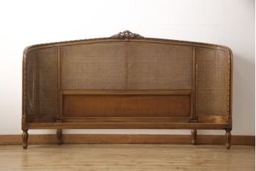 中古　美品　サァラ麻布取り扱い　アメリカ高級家具　クラシカルで優雅な佇まいが魅力的なベッドフレーム(クイーンサイズ)(R-057433)