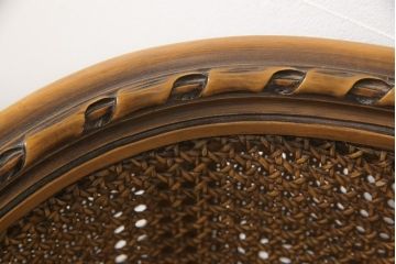 中古　美品　サァラ麻布取り扱い　アメリカ高級家具　クラシカルで優雅な佇まいが魅力的なベッドフレーム(クイーンサイズ)(R-057433)