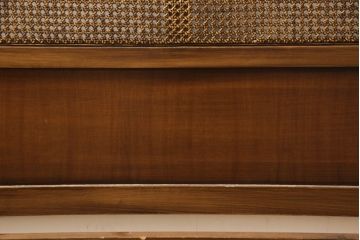 中古　美品　サァラ麻布取り扱い　アメリカ高級家具　クラシカルで優雅な佇まいが魅力的なベッドフレーム(クイーンサイズ)(R-057433)