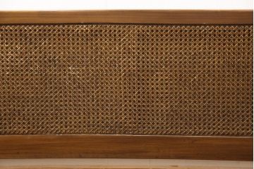 中古　美品　サァラ麻布取り扱い　アメリカ高級家具　クラシカルで優雅な佇まいが魅力的なベッドフレーム(クイーンサイズ)(R-057433)