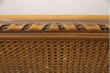 中古　美品　サァラ麻布取り扱い　アメリカ高級家具　クラシカルで優雅な佇まいが魅力的なベッドフレーム(クイーンサイズ)(R-057433)