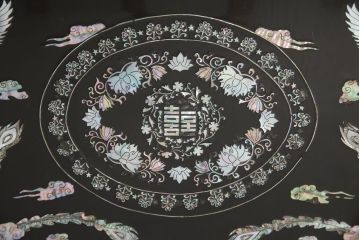中古　韓国民芸家具　華やかな螺鈿細工が美しいセンターテーブル(座卓、ローテーブル)(R-057441)