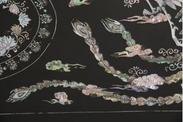 中古　韓国民芸家具　華やかな螺鈿細工が美しいセンターテーブル(座卓、ローテーブル)(R-057441)