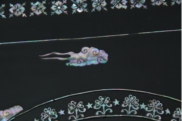 中古　韓国民芸家具　華やかな螺鈿細工が美しいセンターテーブル(座卓、ローテーブル)(R-057441)