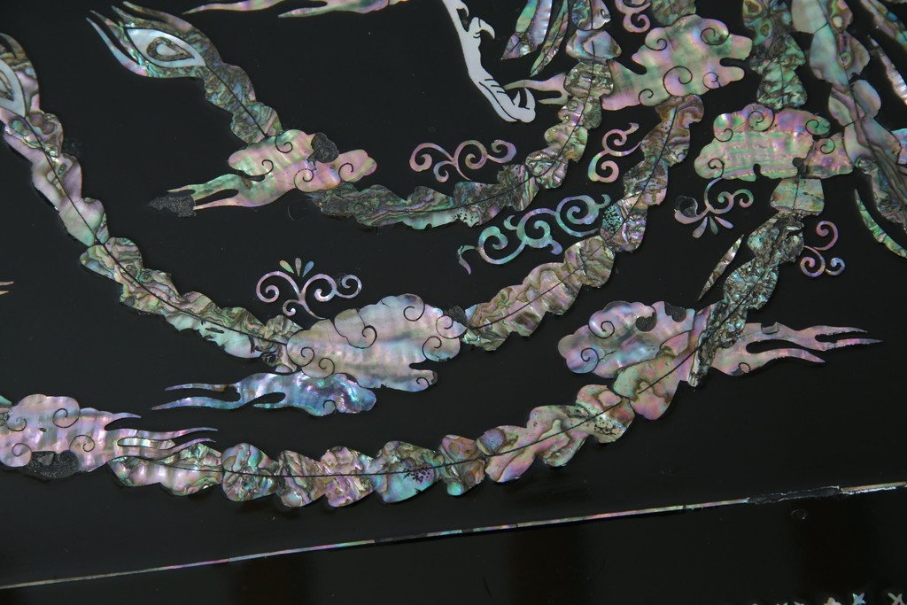 中古　韓国民芸家具　華やかな螺鈿細工が美しいセンターテーブル(座卓、ローテーブル)(R-057441)