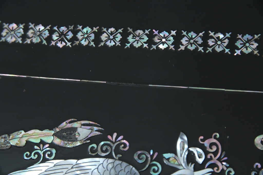 中古　韓国民芸家具　華やかな螺鈿細工が美しいセンターテーブル(座卓、ローテーブル)(R-057441)