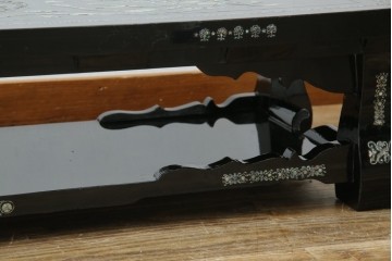 中古　韓国民芸家具　華やかな螺鈿細工が美しいセンターテーブル(座卓、ローテーブル)(R-057441)