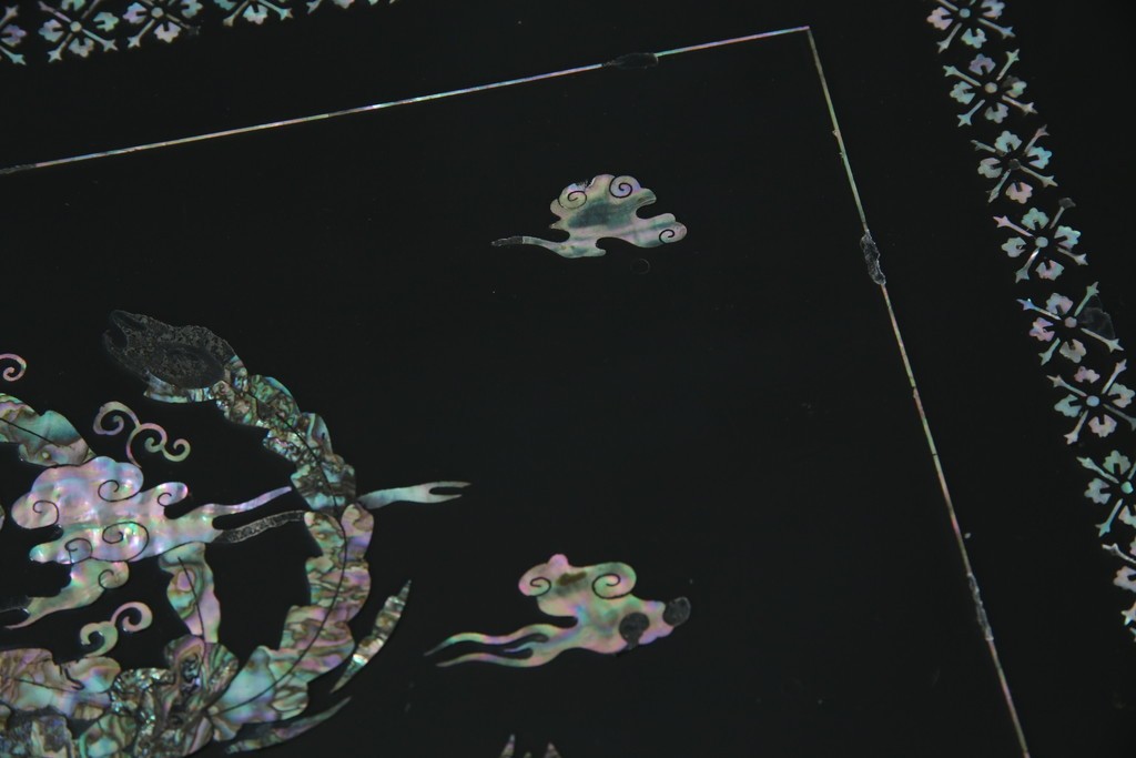 中古　韓国民芸家具　華やかな螺鈿細工が美しいセンターテーブル(座卓、ローテーブル)(R-057441)