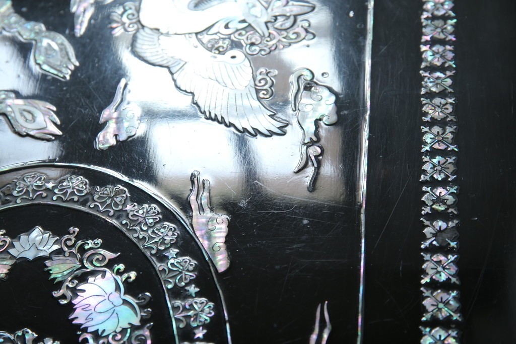 中古　韓国民芸家具　華やかな螺鈿細工が美しいセンターテーブル(座卓、ローテーブル)(R-057441)