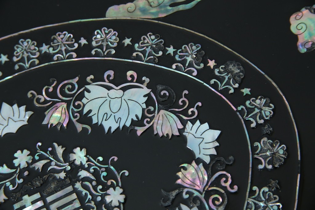 中古　韓国民芸家具　華やかな螺鈿細工が美しいセンターテーブル(座卓、ローテーブル)(R-057441)