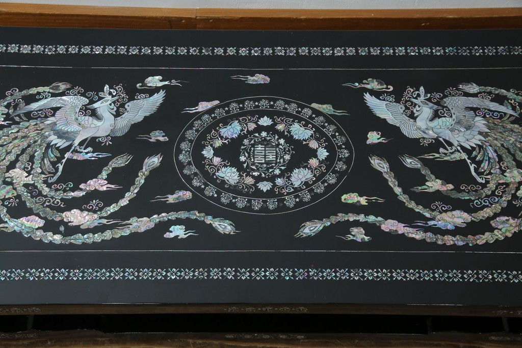 中古　韓国民芸家具　華やかな螺鈿細工が美しいセンターテーブル(座卓、ローテーブル)(R-057441)