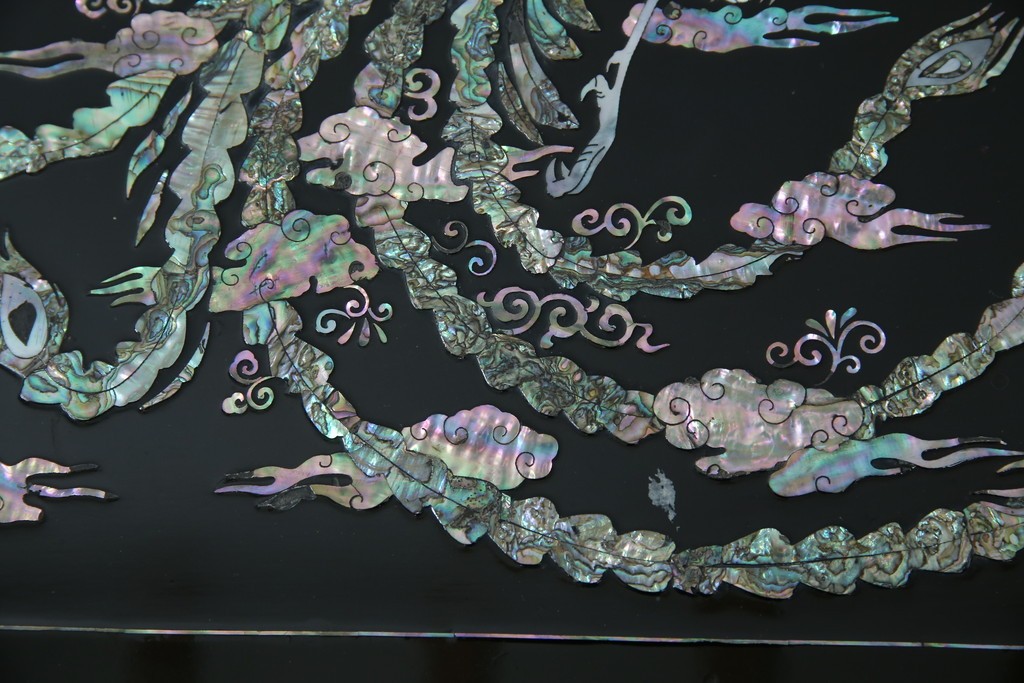 中古　韓国民芸家具　華やかな螺鈿細工が美しいセンターテーブル(座卓、ローテーブル)(R-057441)