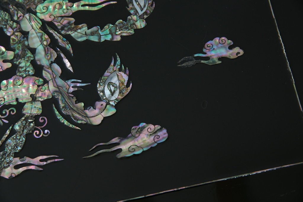 中古　韓国民芸家具　華やかな螺鈿細工が美しいセンターテーブル(座卓、ローテーブル)(R-057441)