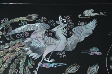 中古　韓国民芸家具　華やかな螺鈿細工が美しいセンターテーブル(座卓、ローテーブル)(R-057441)