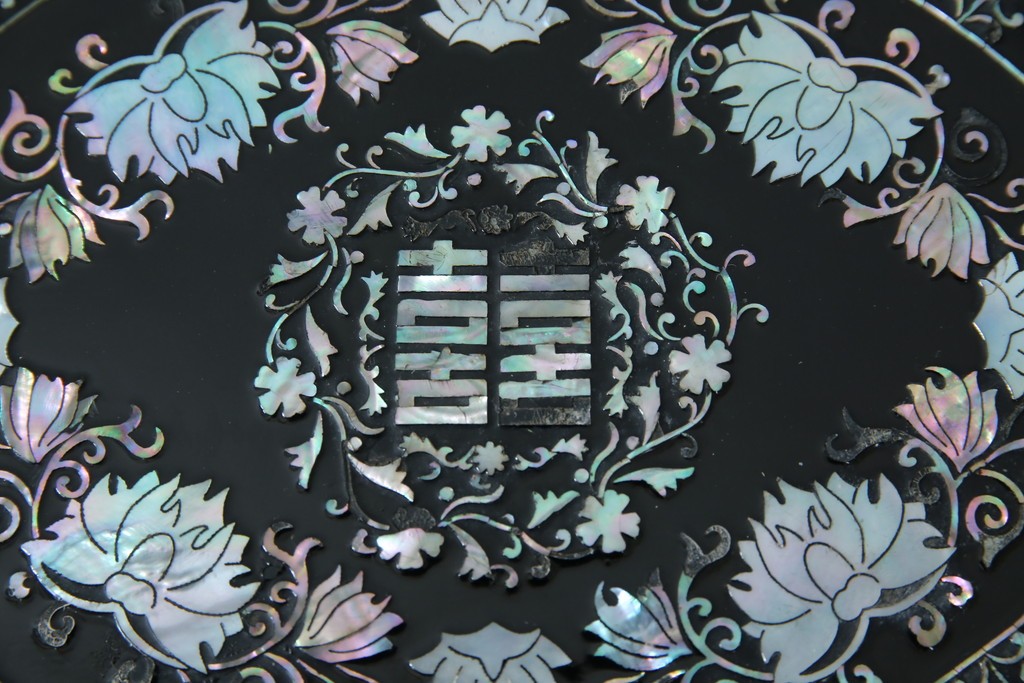 中古　韓国民芸家具　華やかな螺鈿細工が美しいセンターテーブル(座卓、ローテーブル)(R-057441)