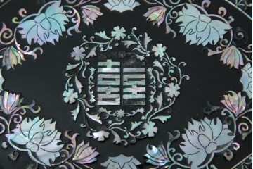 中古　韓国民芸家具　華やかな螺鈿細工が美しいセンターテーブル(座卓、ローテーブル)(R-057441)