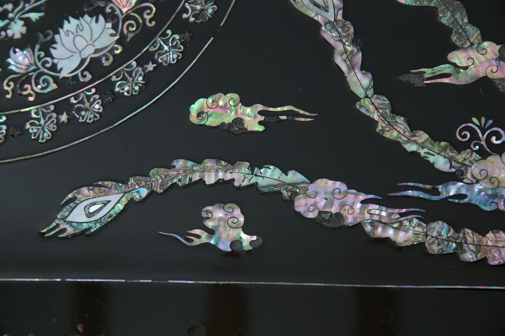 中古　韓国民芸家具　華やかな螺鈿細工が美しいセンターテーブル(座卓、ローテーブル)(R-057441)