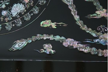 中古　韓国民芸家具　華やかな螺鈿細工が美しいセンターテーブル(座卓、ローテーブル)(R-057441)