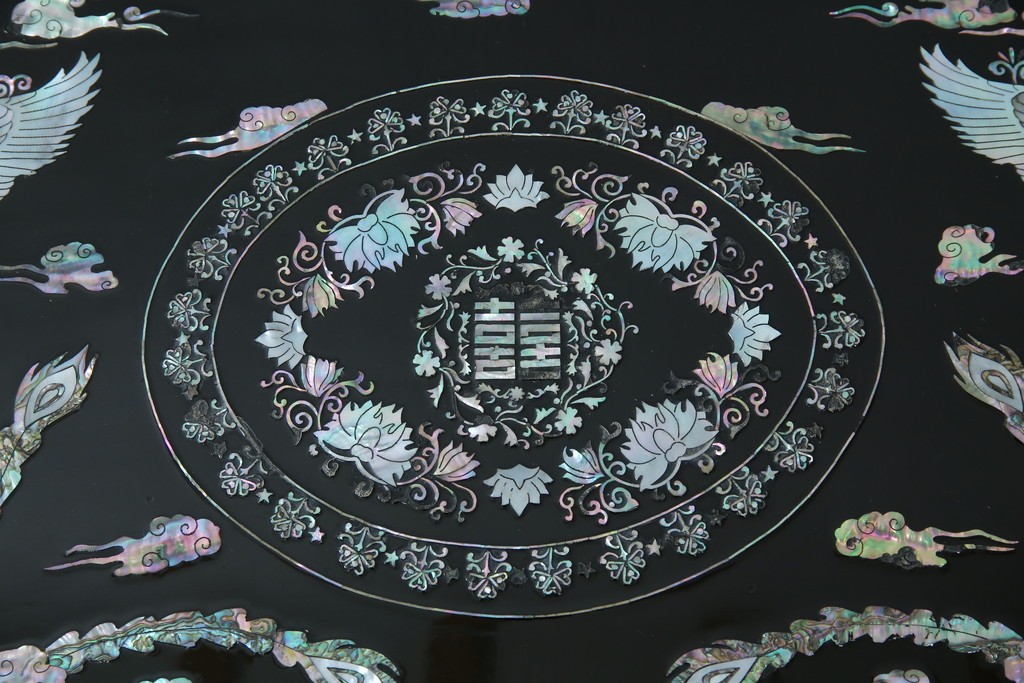 中古　韓国民芸家具　華やかな螺鈿細工が美しいセンターテーブル(座卓、ローテーブル)(R-057441)
