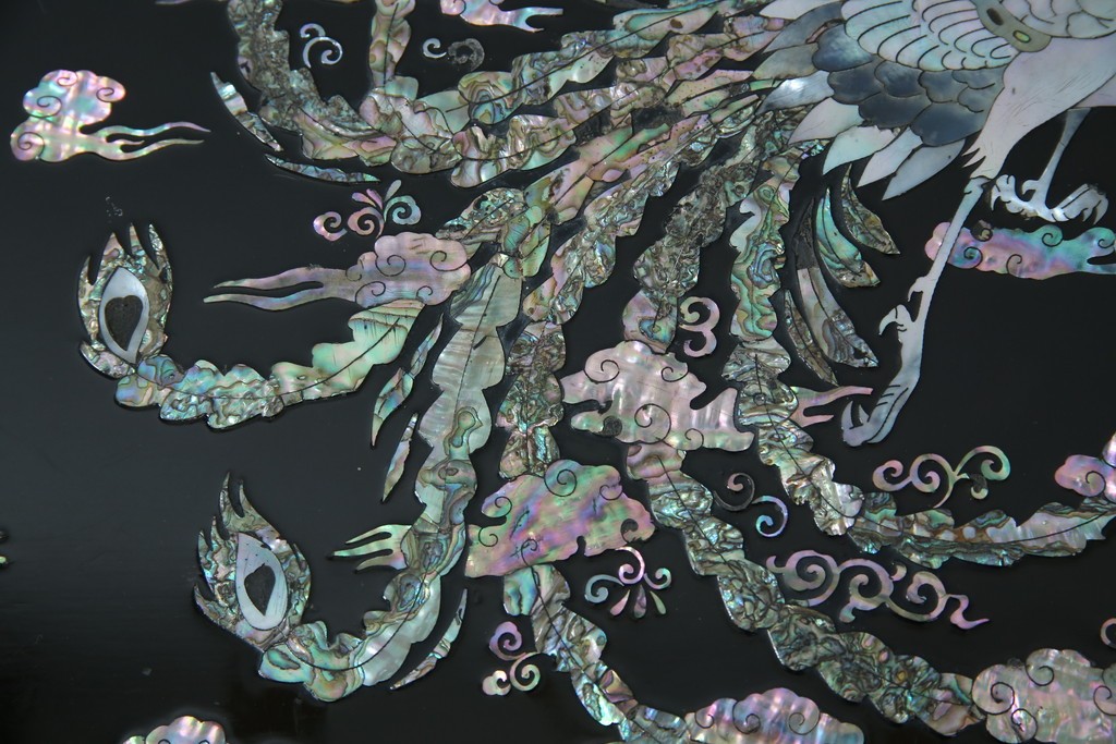 中古　韓国民芸家具　華やかな螺鈿細工が美しいセンターテーブル(座卓、ローテーブル)(R-057441)