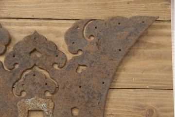 アンティーク雑貨　錆びた風合いが趣溢れる蔵戸の錠前金具(ディスプレイ雑貨、蔵戸パーツ)(R-057444)