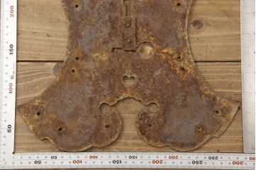 アンティーク雑貨　大黒天のデザインが縁起の良い蔵戸の錠前金具(ディスプレイ雑貨、蔵戸パーツ、七福神)(R-057446)
