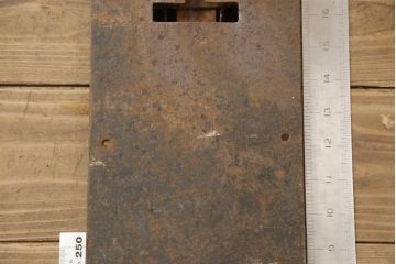 アンティーク雑貨　当時の雰囲気が味わえる蔵戸の裏側の金具(ディスプレイ雑貨、蔵戸パーツ)(R-057447)