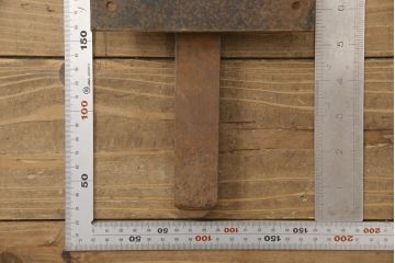 アンティーク雑貨　当時の雰囲気が味わえる蔵戸の裏側の金具(ディスプレイ雑貨、蔵戸パーツ)(R-057447)