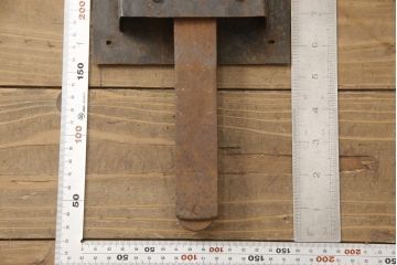 アンティーク雑貨　当時の雰囲気が味わえる蔵戸の裏側の金具(ディスプレイ雑貨、蔵戸パーツ)(R-057447)