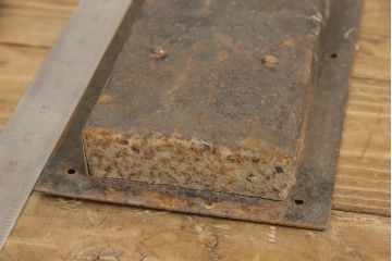 アンティーク雑貨　当時の雰囲気が味わえる蔵戸の裏側の金具(ディスプレイ雑貨、蔵戸パーツ)(R-057447)