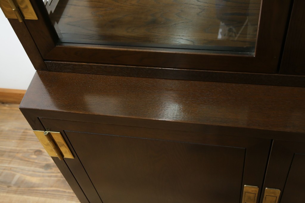 中古　カリモク家具(karimoku)　domani(ドマーニ)　Morganton(モーガントン)　ディスプレイ什器におすすめ!ヒッコリーブラウンのガラスキャビネット　定価約70万円　(R-057451)