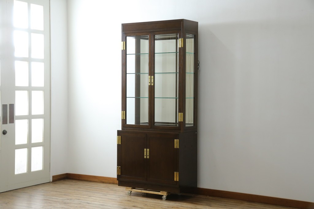 中古　カリモク家具(karimoku)　domani(ドマーニ)　Morganton(モーガントン)　ディスプレイ什器におすすめ!ヒッコリーブラウンのガラスキャビネット　定価約70万円　(R-057451)