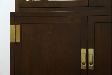 中古　カリモク家具(karimoku)　domani(ドマーニ)　Morganton(モーガントン)　ディスプレイ什器におすすめ!ヒッコリーブラウンのガラスキャビネット　定価約70万円　(R-057451)