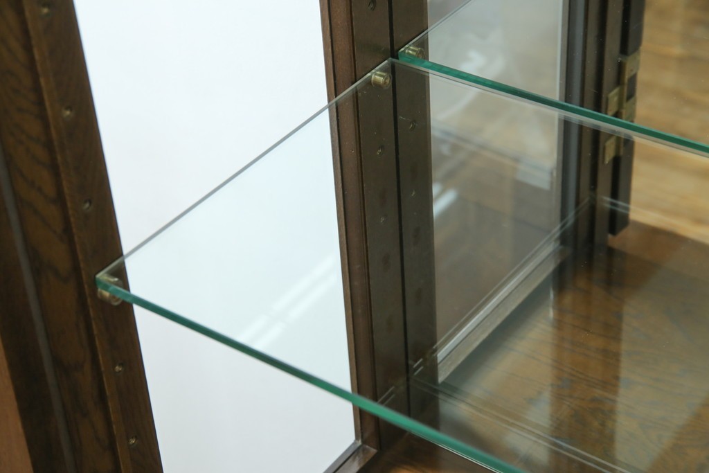 中古　カリモク家具(karimoku)　domani(ドマーニ)　Morganton(モーガントン)　ディスプレイ什器におすすめ!ヒッコリーブラウンのガラスキャビネット　定価約70万円　(R-057451)