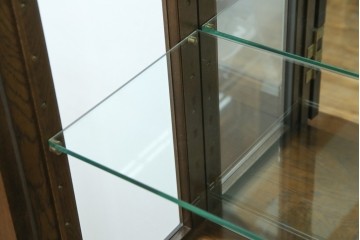 中古　カリモク家具(karimoku)　domani(ドマーニ)　Morganton(モーガントン)　ディスプレイ什器におすすめ!ヒッコリーブラウンのガラスキャビネット　定価約70万円　(R-057451)