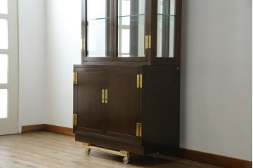 中古　カリモク家具(karimoku)　domani(ドマーニ)　Morganton(モーガントン)　ディスプレイ什器におすすめ!ヒッコリーブラウンのガラスキャビネット　定価約70万円　(R-057451)