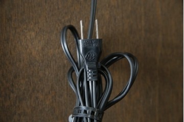 中古　カリモク家具(karimoku)　domani(ドマーニ)　Morganton(モーガントン)　ディスプレイ什器におすすめ!ヒッコリーブラウンのガラスキャビネット　定価約70万円　(R-057451)