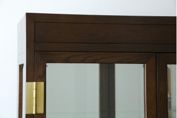 中古　カリモク家具(karimoku)　domani(ドマーニ)　Morganton(モーガントン)　ディスプレイ什器におすすめ!ヒッコリーブラウンのガラスキャビネット　定価約70万円　(R-057451)